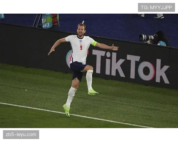 哈里·凯恩任意球惊艳全场,球迷热议其精彩表现 哈里·凯恩任意球惊艳全场,球迷热议其精彩表现