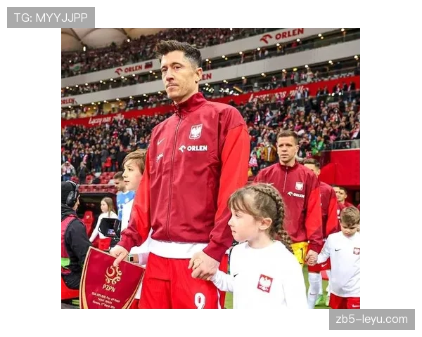 莱万状态回暖难掩欧洲杯出局阴影，媒体聚焦压力倍增